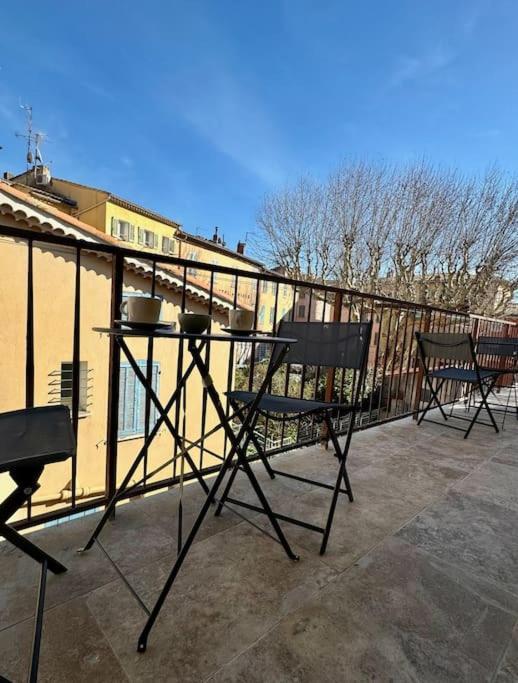 Appartement Lumineux Avec Terrasses Le Luc Exterior foto
